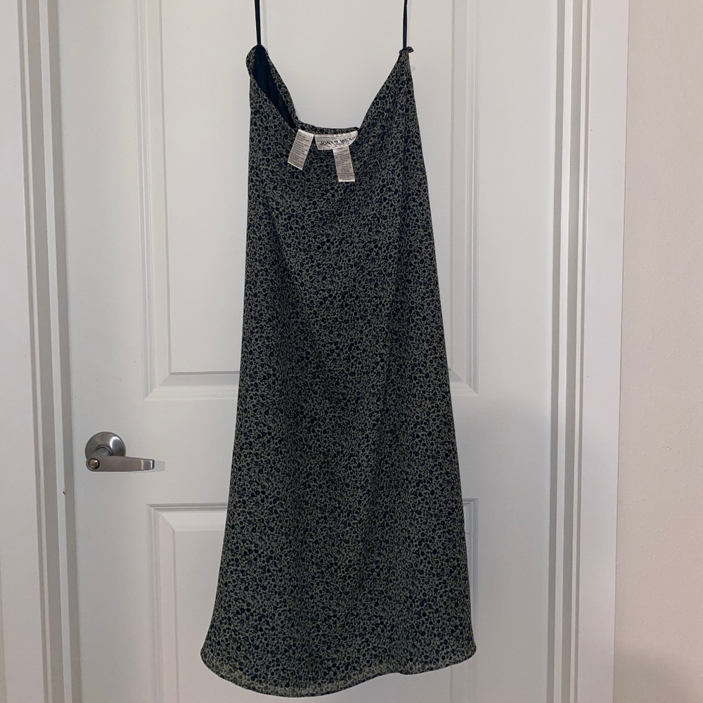 Jones Wear Forest green floral skirt